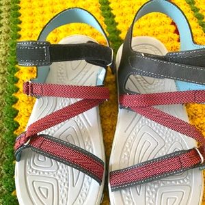 Women’s sandals NWOT